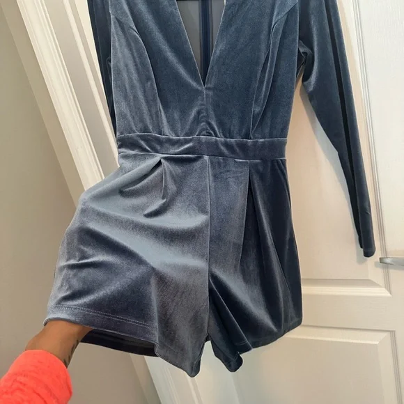 Gianni Bini Velvet Deep V Neck Romper XS - Picture 2 of 14